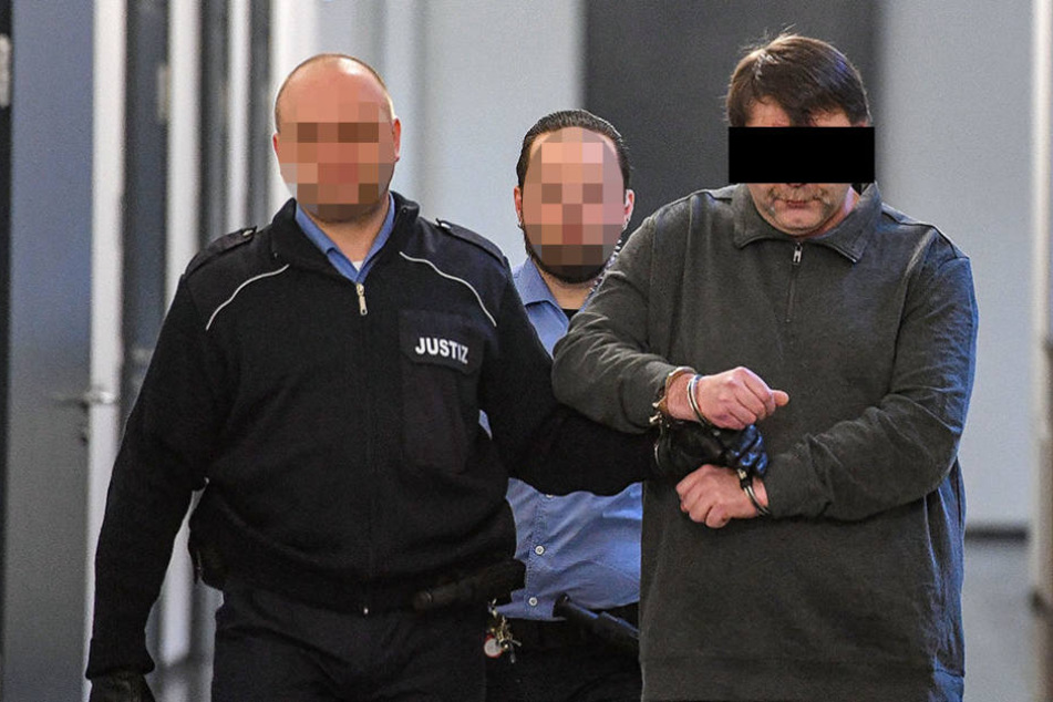 Steffen P. (45) sitzt seit der Bluttat in U-Haft, muss sich jetzt am
Landgericht Dresden verantworten.