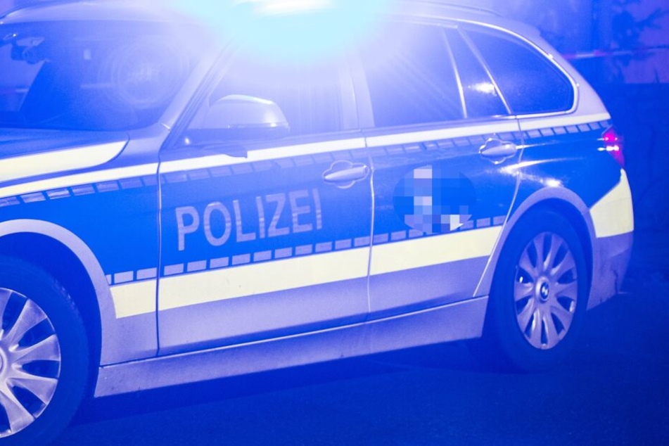 Der Streifenwagen überschlug sich auf der Autobahn. (Symbolbild)