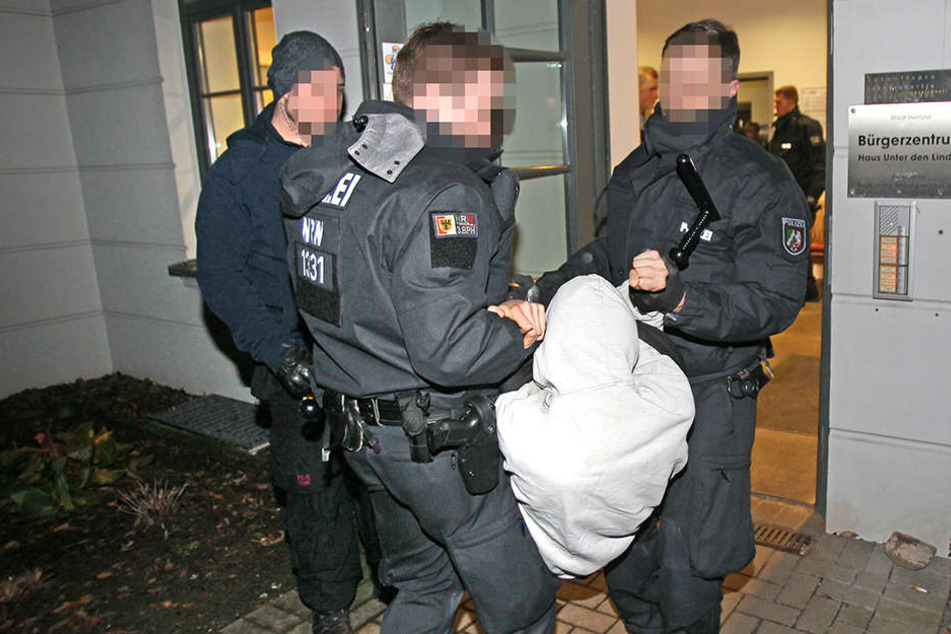 Äußerst brutal soll die Polizei gegen die Demonstranten vorgegangen sein.