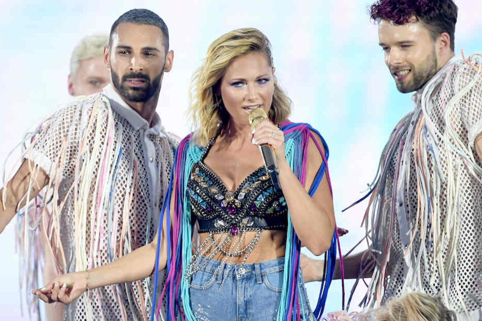 An der Seite ihrer Tänzer wirbelte Helene Fischer über die Bühne.