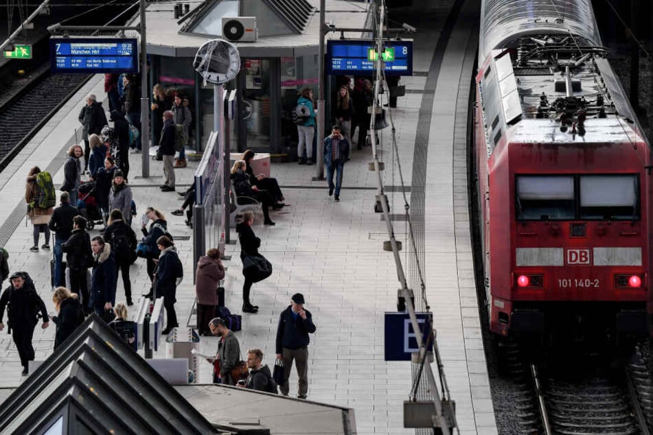 Der Verkehr wird über Hanau umgeleitet (Symbolfoto).
