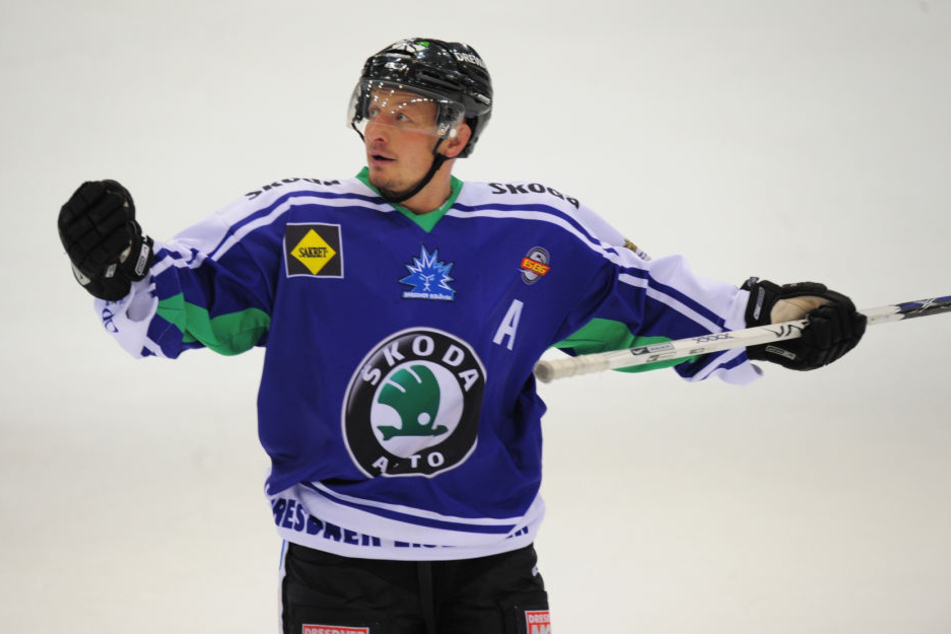 Petr Sikora hat sich in sieben Jahren in die Herzender Eislöwen-Fansgespielt. Als Lohn wird sein Trikot unters Hallendach gezogen.