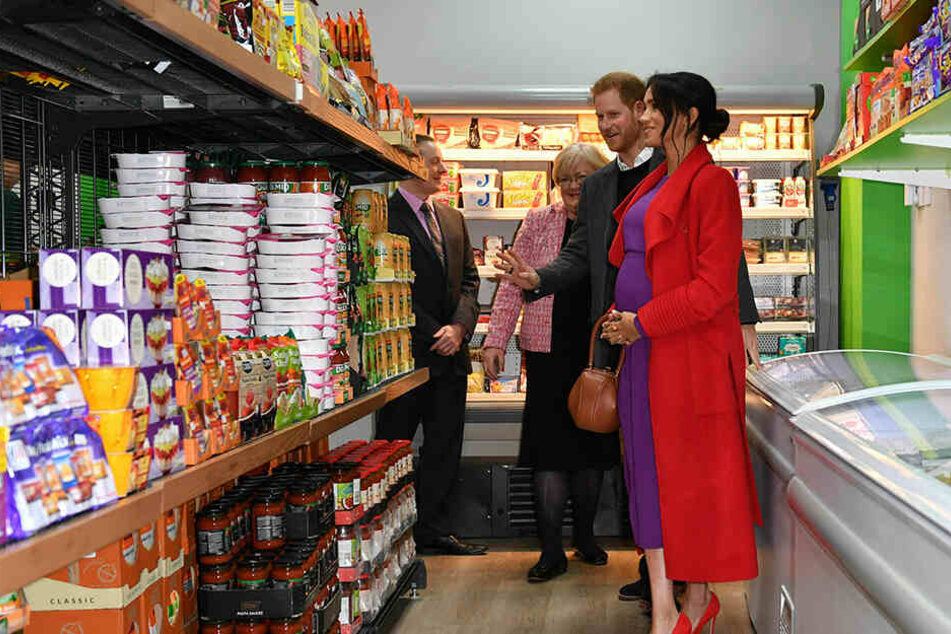 Für das royale Paar stand auch eine Stippvisite im örtlichen Supermarkt an.