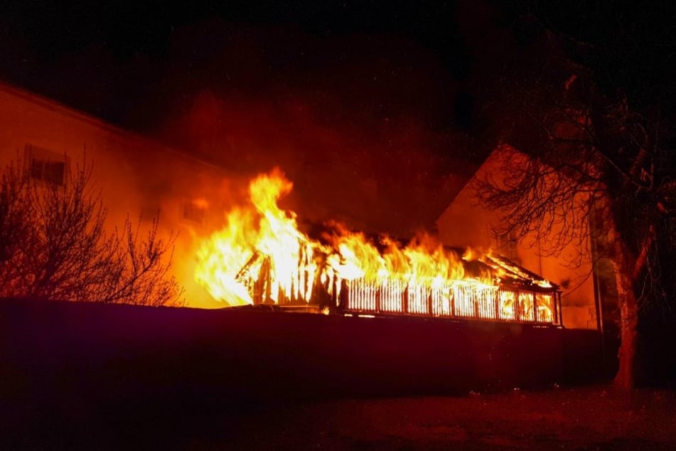 Das Feuer war kurz davor auf das Hauptgebäude überzugreifen.