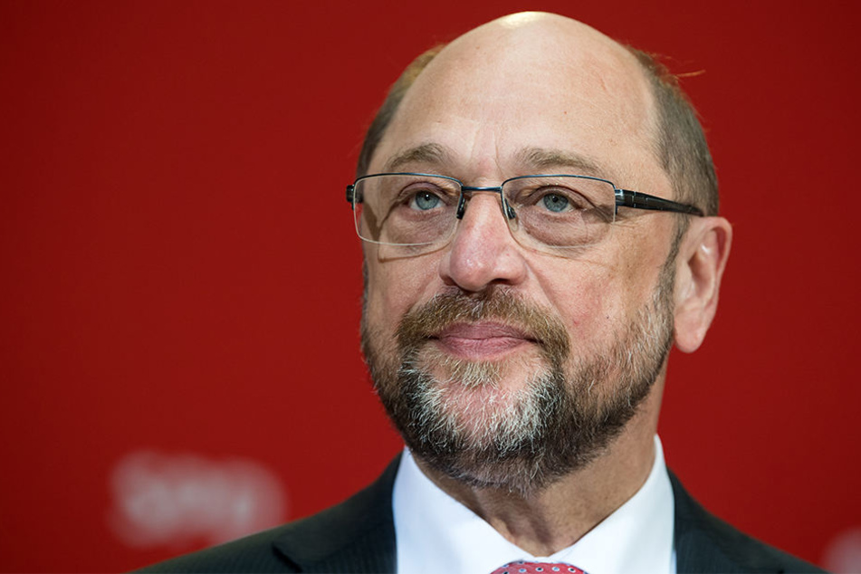 SPD-Kanzlerkandidat Martin Schulz hat von Berlin aus der CDU zum Wahlsieg in NRW gratuliert.