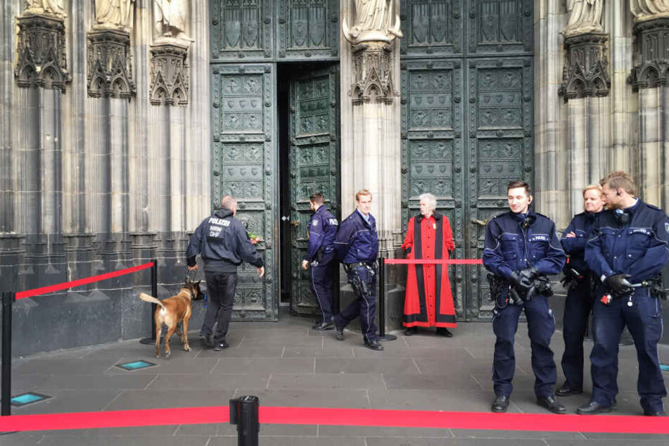 Der Kölner Dom wurde am Freitag evakuiert und durchsucht.