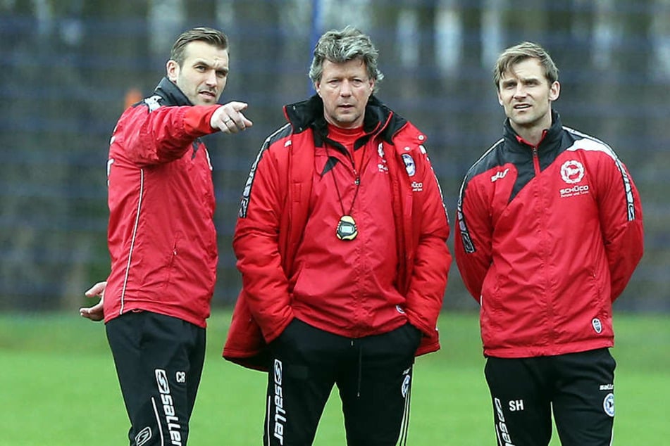 Das neue Trainerteam in Bielefeld: Co-Trainer Carsten Rump (li.) und Sebastian Hille (re.) mit Cheftrainer Jeff Saibene.