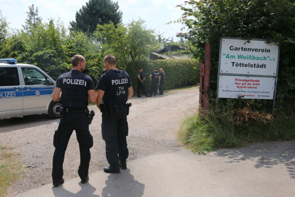 Die Polizei ist mit einem Großaufgebot in der Gartenanlage vor Ort.