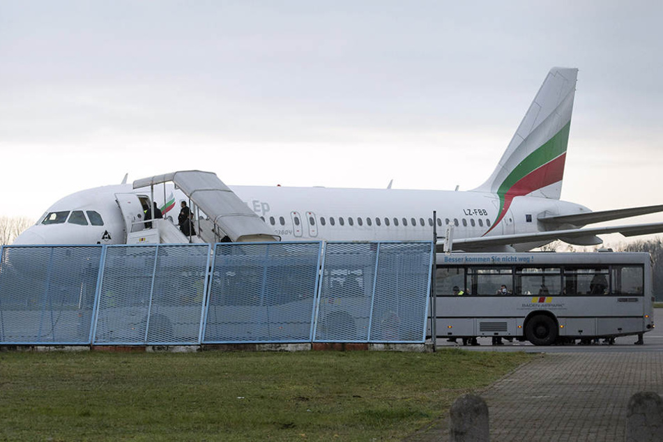 Die Bundesregierung sagte eine für Mittwoch geplante Sammel-Abschiebung aus logistischen Gründen ab (Symbolbild).