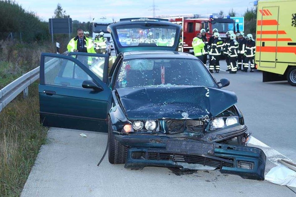 Auf der A17 bei Dresden stießen zwei Autos zusammen.