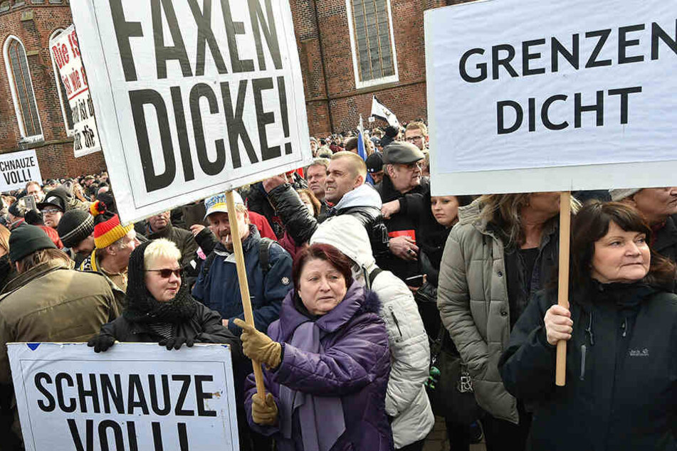 Die Stimmung hatte sich nach mehreren Gewaltdelikten zwischen Flüchtlingen und Deutschen in Cottbus aufgeheizt.