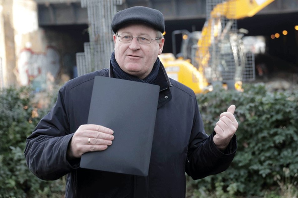 Der Verkehrsstaatssekretär Jens-Holger Kirchner (Die Grünen) findet die Parkgebühren in Berlin zu niedrig.