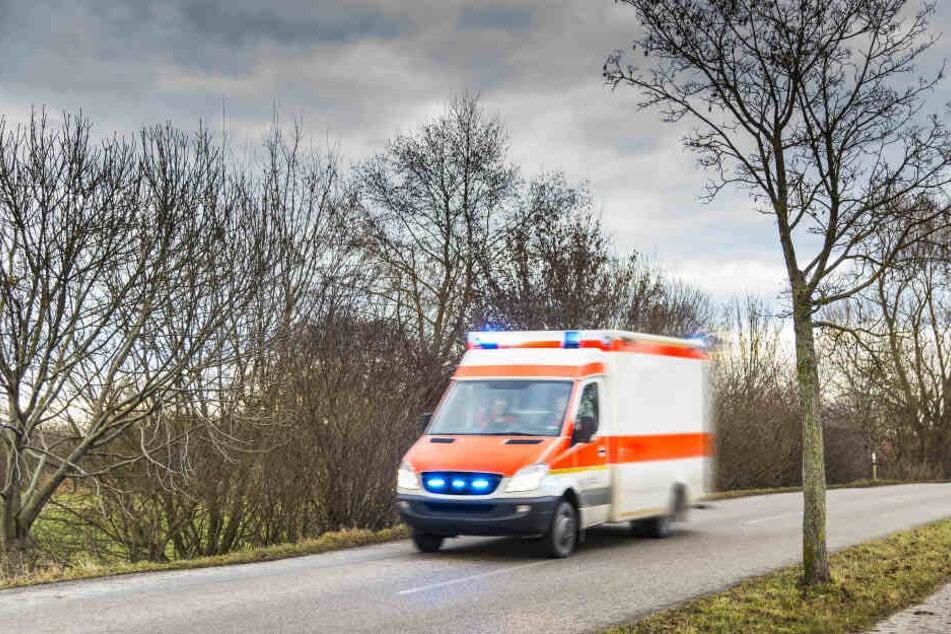 Auch Retter mussten nach dem Einsatz ins Krankenhaus. (Symbolbild)