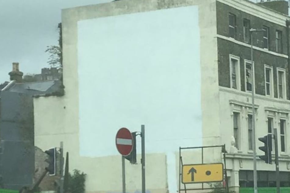 Banksys Graffiti wurde offenbar überweißt.