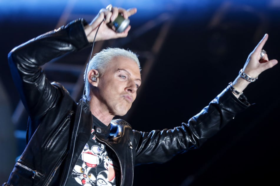 Sänger H.P. Baxxter (53) verteidigte den Auftritt als "rein musikalisches" Event.