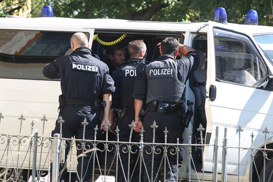 Als die Polizei zur Zwangsräumung eines Hauses nach Reuden fuhr, war noch nicht absehbar, dass diese mit einem Schusswechsel endet.