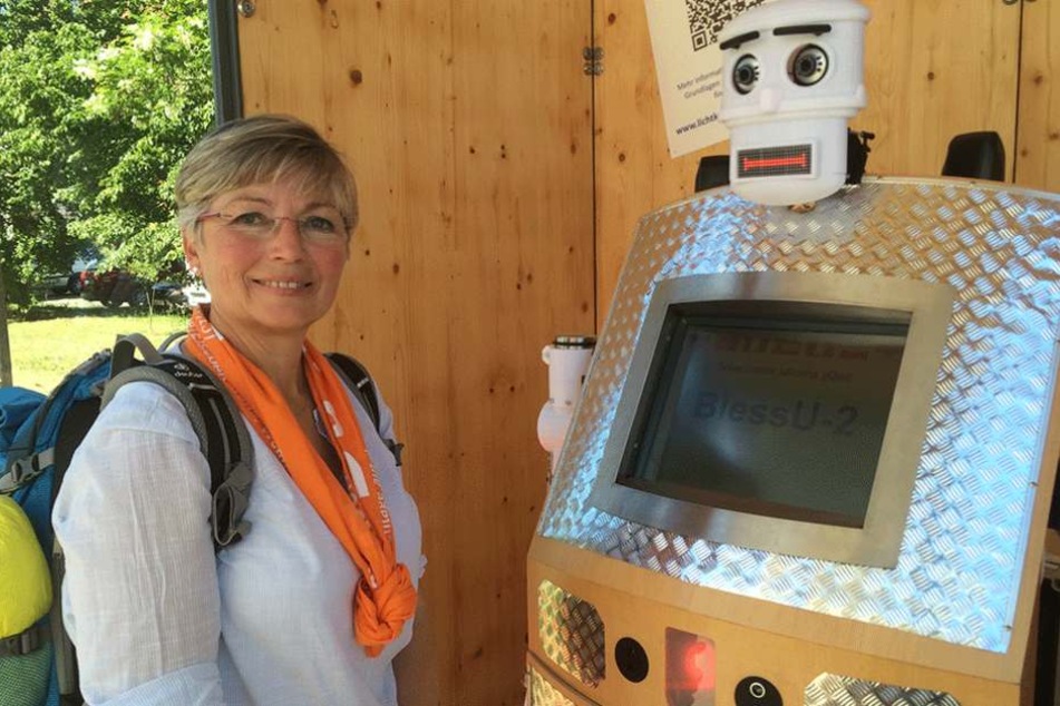 Während des Kirchentags konnte man sich erstmals Segenswünsche von einem Automaten geben lassen.