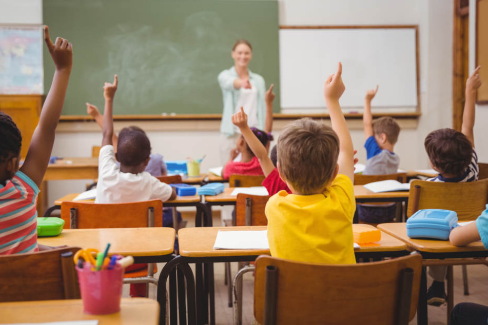 Während des Unterrichts klagten die Kinder über Husten und Tränenfluss. (Symbolbild)