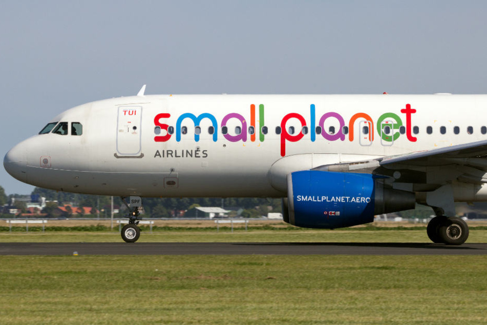 Seit zwei Tagen warten die Urlauber bereits auf den Flug von "Small Planet".