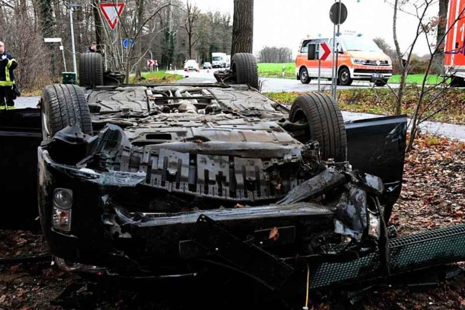 Der Wagen des 65-Jährigen hatte sich mehrfach überschlagen.