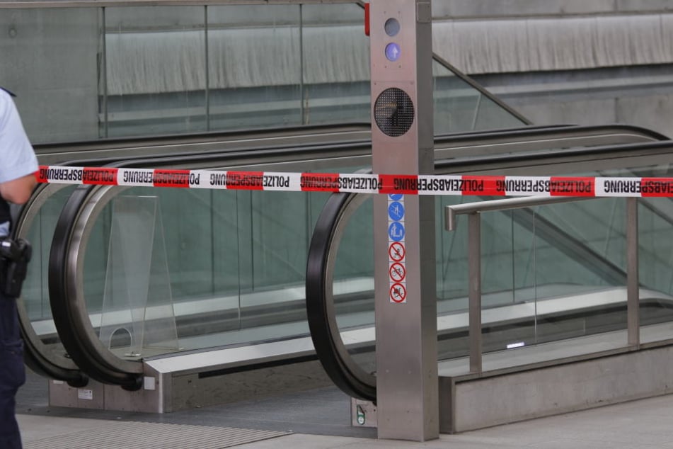 Der Zugang zur S-Bahn-Haltestelle Bayrischer Bahnhof wurde komplett eingestellt.