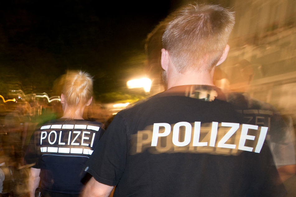 Als die Polizei vor Ort eintraf, waren die Unbekannten und die Fahrzeuge schon wieder verschwunden. (Symbolbild)
