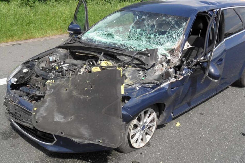 Der Ford Mondeo der beiden Potsdamer musste abgeschleppt werden.