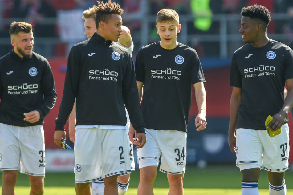 Cerruti Siya (re.) wird Teil der Profis. Keanu Staude (li.), Roberto Massimo (2.v.li.) und Can Özkan (2.v.re.) liefen bereits für den Club auf.