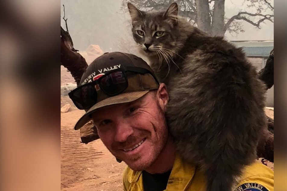 Feuerwehrmann Ryan Coleman hat einen neuen tierischen Freund.