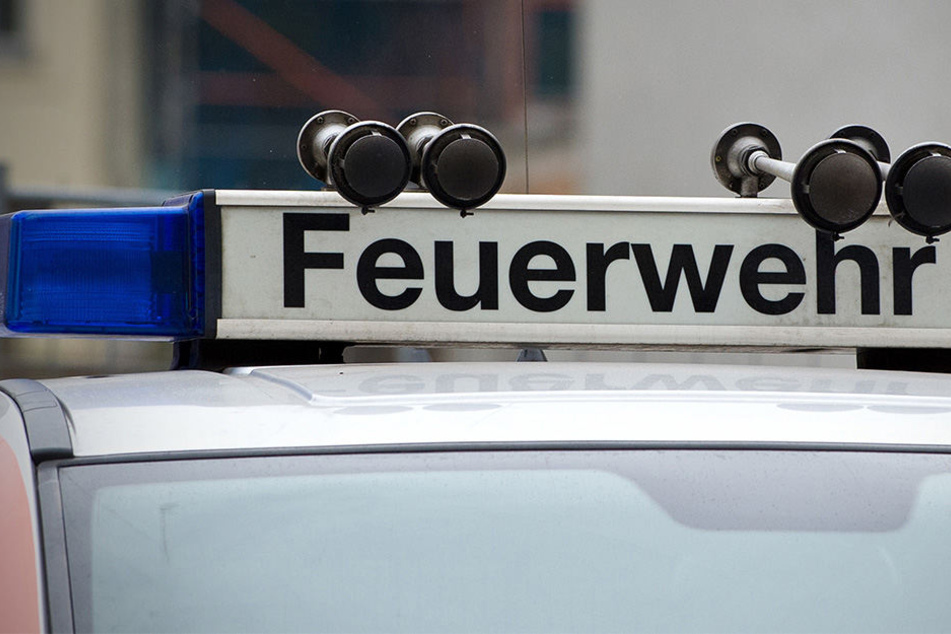 Ein Gesamtschaden von circa 15.000 Euro richtete das Feuer an. (Symbolbild)
