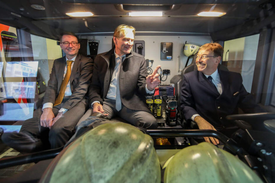 Peter Heitmann (r.) wird vorerst weiterhin Branddirektor der Leipziger Feuerwehr bleiben. Eigentlich sollte er sich schon im Ruhestand befinden.