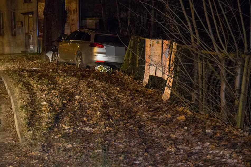 Die Unfallstelle, wo ein Opel gegen einen Baum krachte.