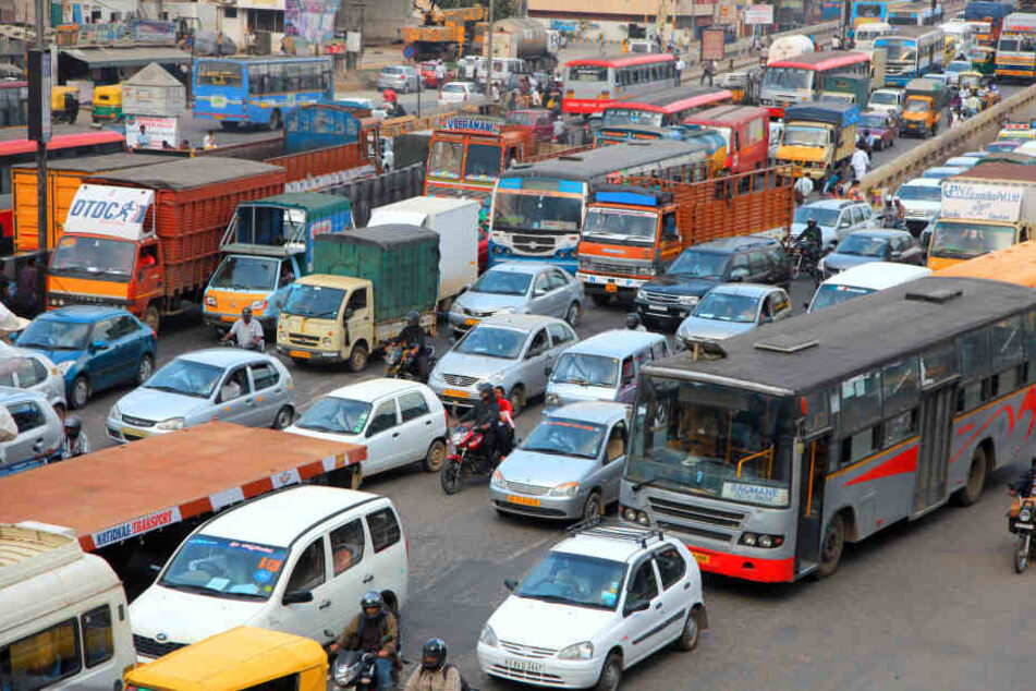 In Indien kommt es immer wieder zu schweren Verkehrsunfällen mit vielen Toten und Verletzten. (Symbolbild)