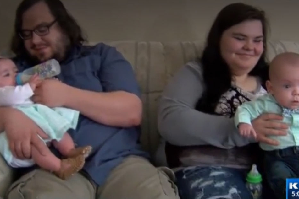 Briar und Nadine Kilburn mit ihren Zwillingen Ryder und Kyndall.