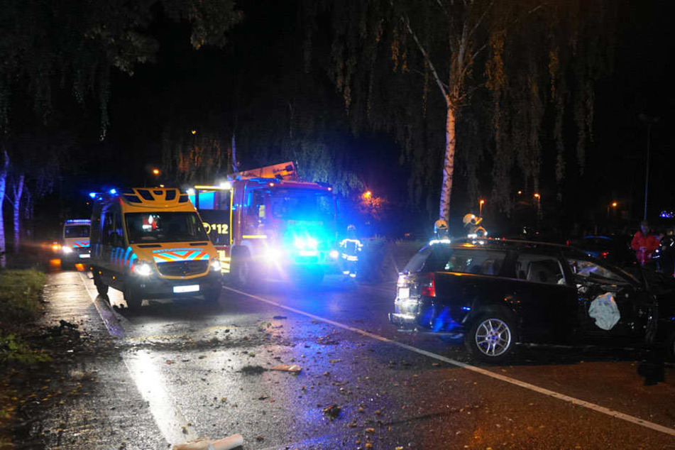 Nächtlicher Einsatz für die Rettungskräfte auf der Muskauer Straße.