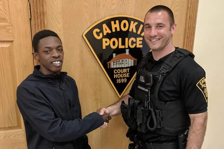 Ka'Shawn Baldwin und Polizist Roger Gemoules (r).