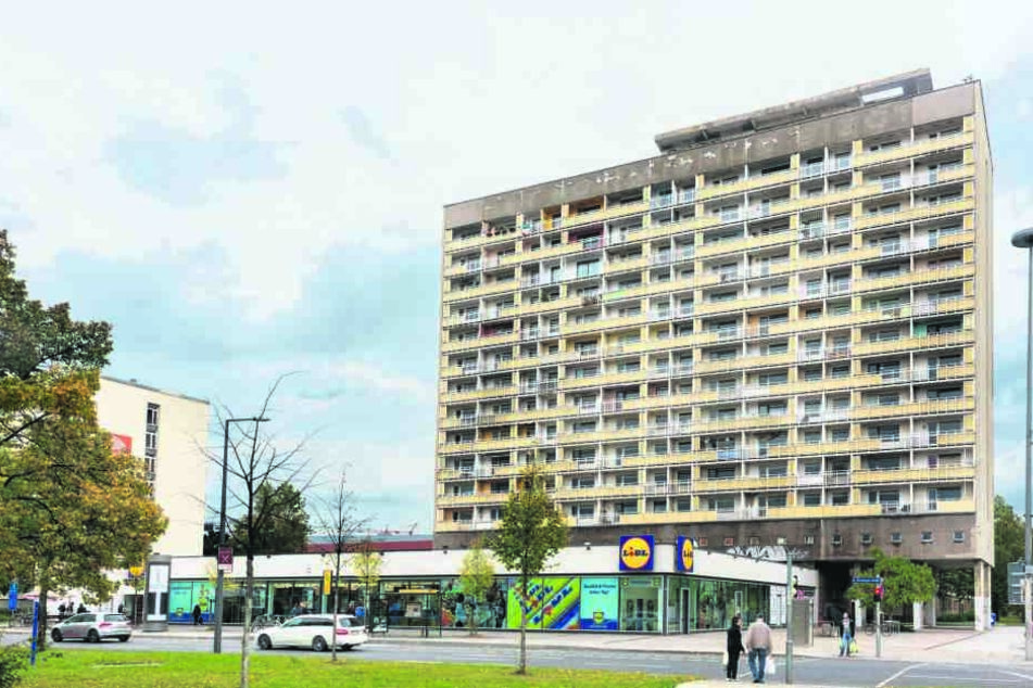 Mit wochenlanger Verspätung konnte die Heizungsanlage im Hochhaus am
Pirnaischen Platz gestern wieder in Betrieb gehen.