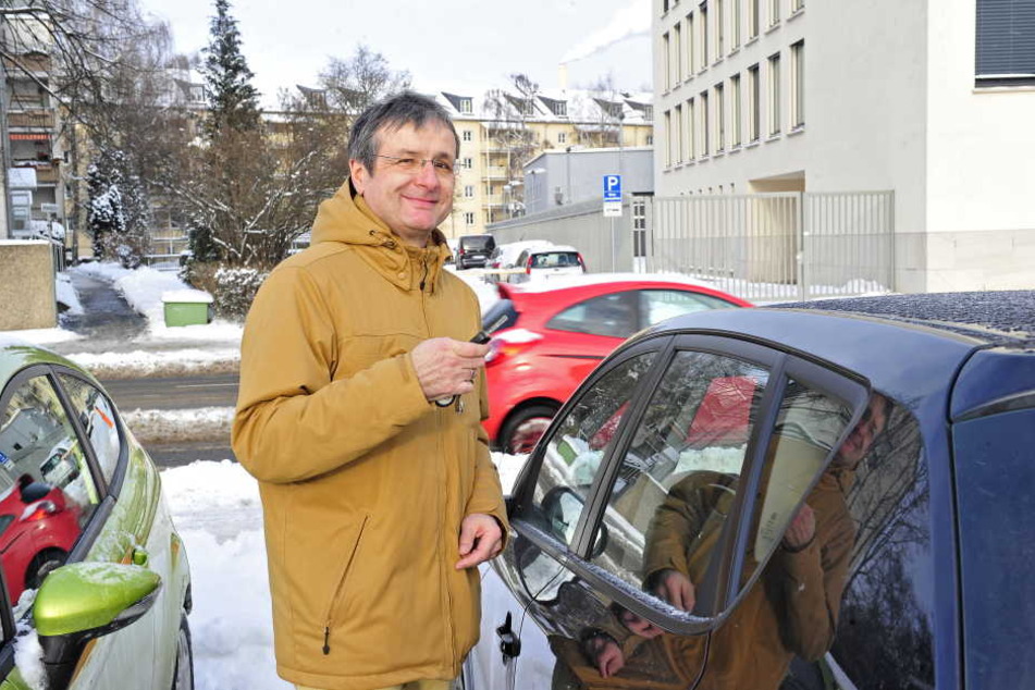 Ingo Paleschke (55) hat Verständnis für die Pläne des Rathauses. "In welcher
Großstadt kann man heute noch kostenfrei im Zentrum parken? Wichtig wäre dann
haber ein gutes Park&Ride System."