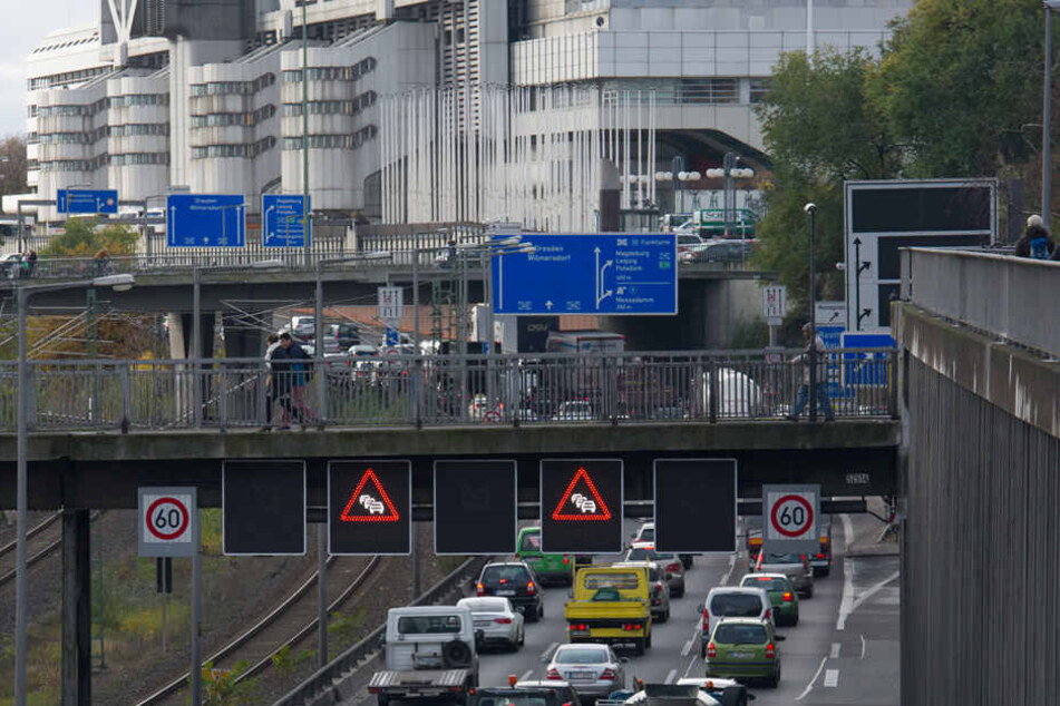 Auch in Richtung Süden pflastert eine große Baustelle den Weg und sorgt für Kilometer lange Staus.