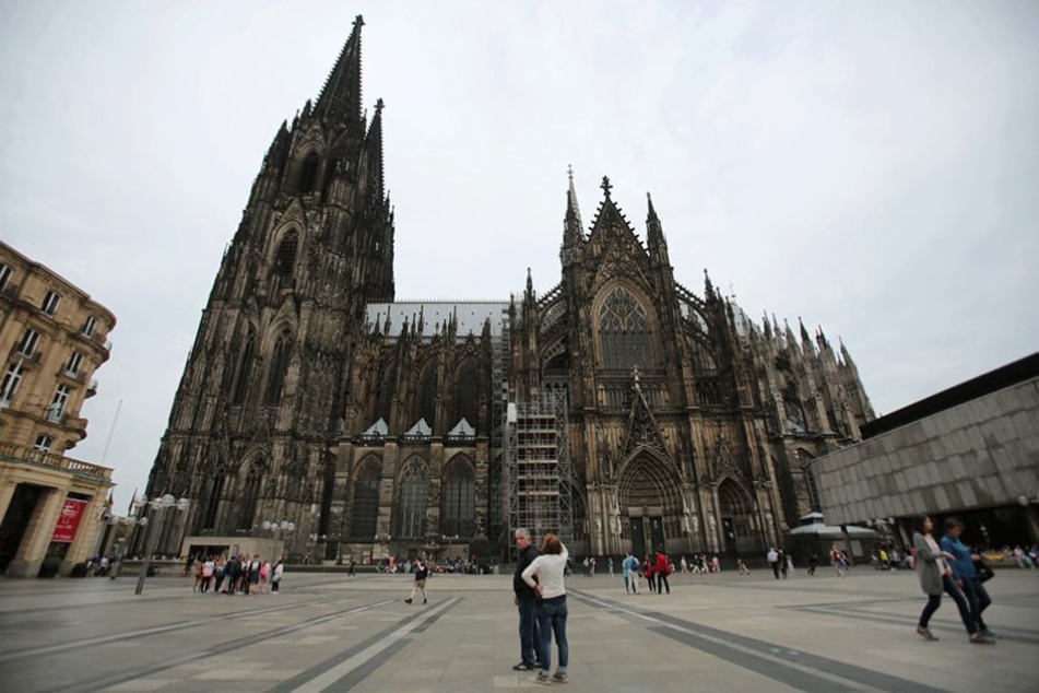 Eines von drei Wahrzeichen, das nicht in Berlin steht und es in die Top 10 geschafft hat, ist der Kölner Dom.