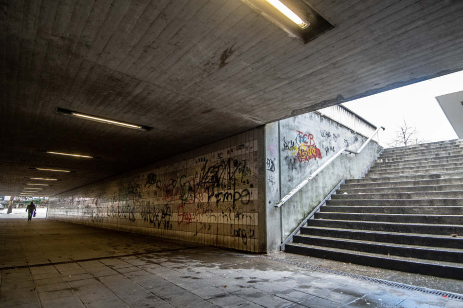 Eine Straßenunterführung nahe des Bahnhofs in Amberg.