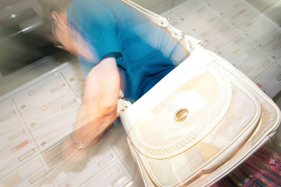 Einer Leipziger Rentnerin wurde die Handtasche entwendet (Symbolfoto).