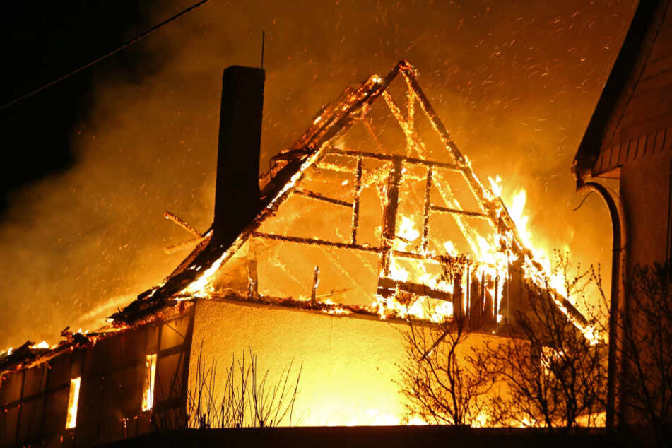 Das Gebäude stand komplett in Flammen.