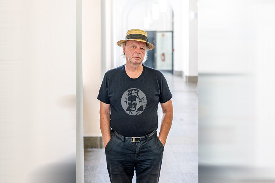 Künstler Andreas Hegewald (65) ertappte den Einbrecher in seinem Haus und wurde mit Pfefferspray attackiert.