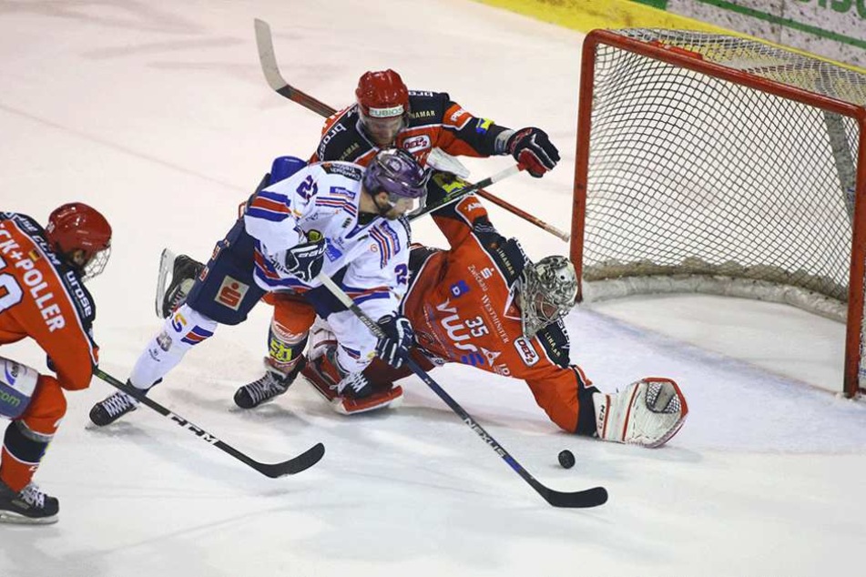 ETC-Goalie Ryan Nie mit einer seiner starken Paraden.