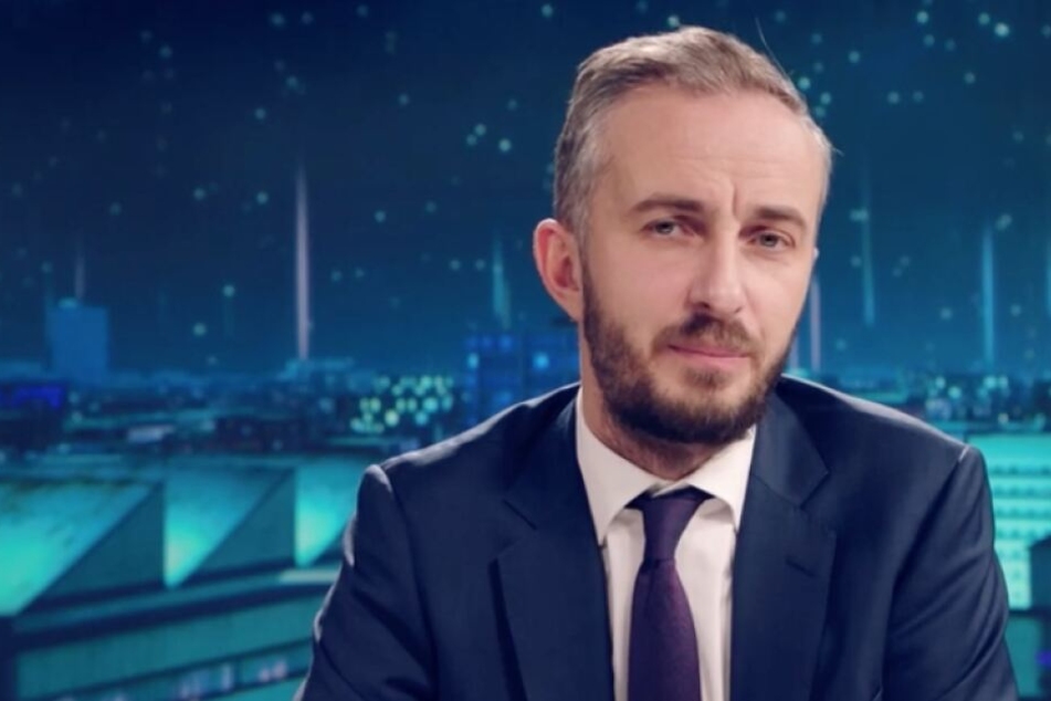 Jan Böhmermann lacht erneut über Sachsen.