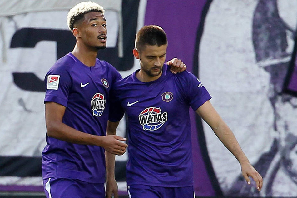 Aues Joker Emmanuel Iyoha (l.) und Dimitrij Nazarov schossen den FCE zum Sieg gegen Kiel.