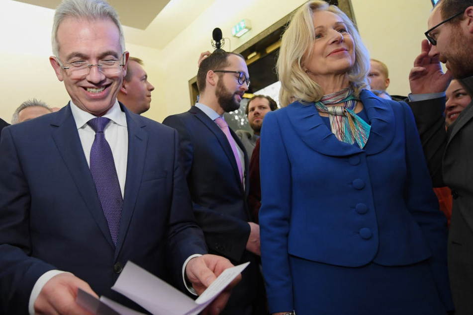 Zwar lag Peter Feldmann klar vor seiner ärgsten Widersacherin Bernadette Weyland, für die eindeutige Mehrheit reichte es jedoch nicht.