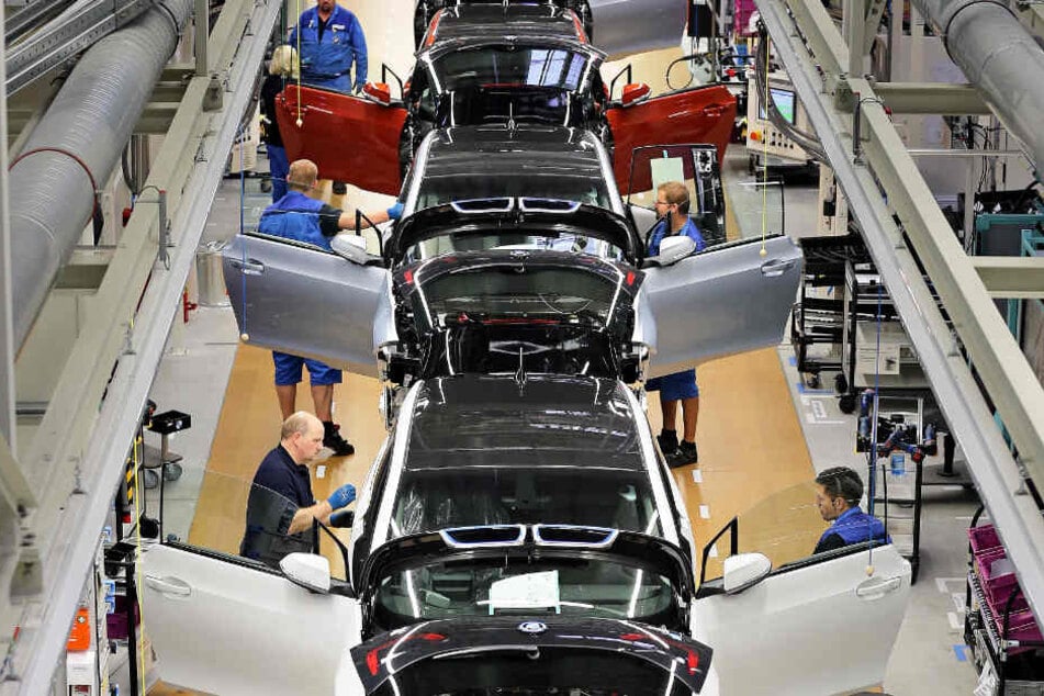 Trotz Umsatz- und Gewinneinbußen behielt BMW die Jahresprognosen bei.