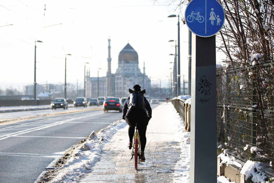 Wird genügend Geld bereitgestellt, soll auch auf den Radwegen der Marienbrücke geräumt
werden.
